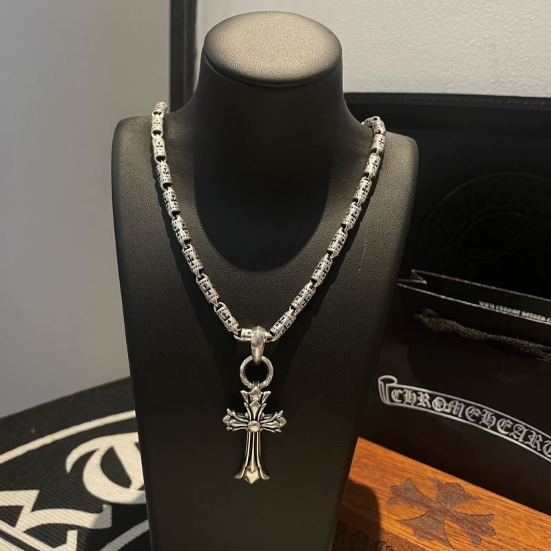 Ch*0me He**ts necklaces